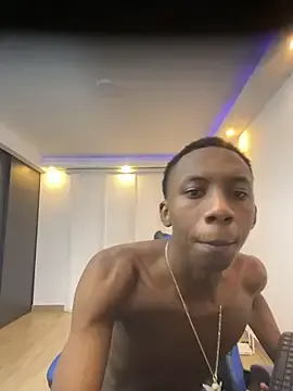 Stripchat Live Porn of milo018