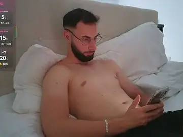 Stripchat Sex Cam of RyanStorm_