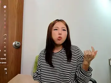Stripchat Sex Cam of Yena-little