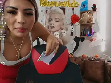 Stripchat Live Sex Cam of SALOOMEE__