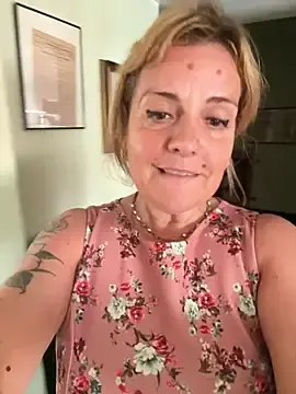 Stripchat Sex Cam of Sunbelxx
