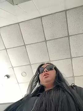 Stripchat Live Sex Cam of CrazzyChicks