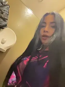 Stripchat Sex Cam of CrazzyChicks
