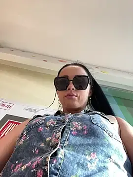 Stripchat Live Sex Cam of CrazzyChicks