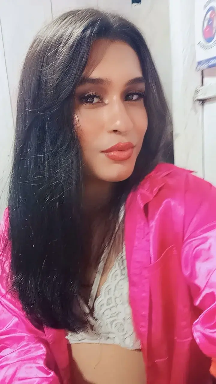 Selena_fox24