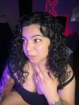 Stripchat Live Sex Cam of kimmiakiss22