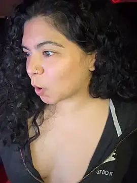 Stripchat Live Sex Cam of kimmiakiss22