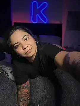 Stripchat Sex Cam of kimmiakiss22