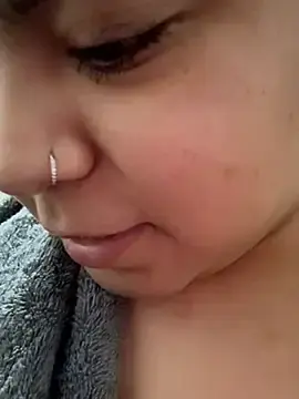 Stripchat Sex Cam of kimmiakiss22