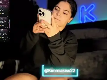 Stripchat Live Sex of kimmiakiss22