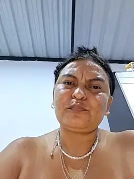 Stripchat Adult Webcam of Horny-Mommy-Dirty