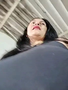 Stripchat Free Porn Cam of Horny-Mommy-Dirty