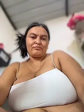 Stripchat Free Porn Cam of Horny-Mommy-Dirty