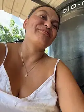 Stripchat Free Porn Cam of Horny-Mommy-Dirty