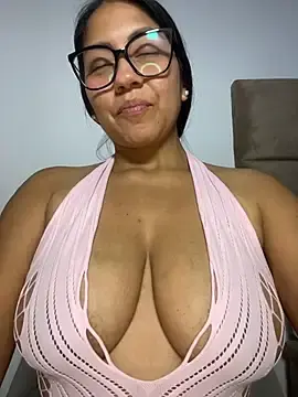 Stripchat Nude Webcam of KIARAPRETTY