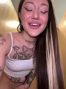 Stripchat Live Sex Cam of SaintSquirt