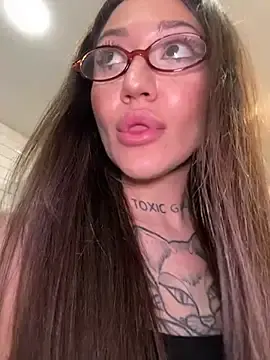 Stripchat Adult Webcam of SaintSquirt