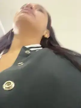Stripchat Live Sex Cam of Sara-77