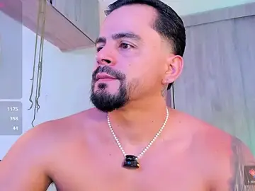 Stripchat Best Webcam of riky_11
