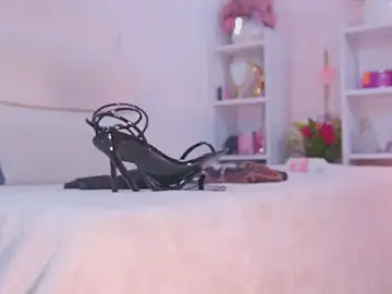 Stripchat Nude Webcam of ElodieRousse_