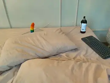 Stripchat Free Porn Cam of Eman_Wave