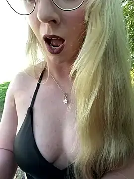 Stripchat Live Sex Cam of LinaLeana