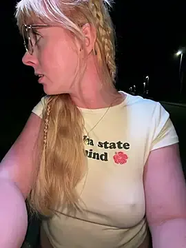 Stripchat Live Sex Cam of LinaLeana