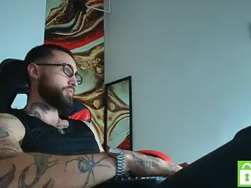 Stripchat Live Sex Cam of Luke_davis01