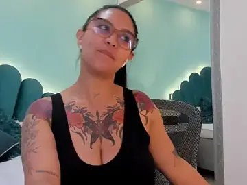 Stripchat Best Webcam of sharlott18