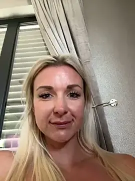 Stripchat Nude Webcam of Bella-Tight