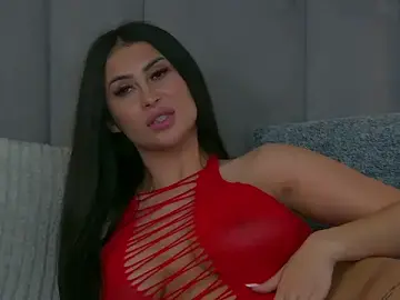 Stripchat Free Porn Cam of EmyLaveau