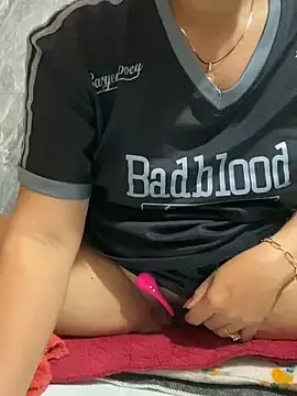Stripchat Live Sex Cam of Linaannn