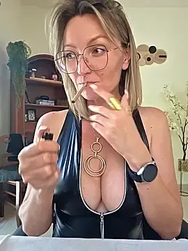 Stripchat Watch Live Sex Cams of MissMialicious