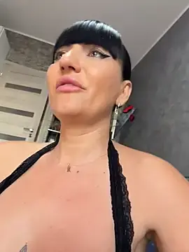 Stripchat Free Porn Cam of MysticCleo