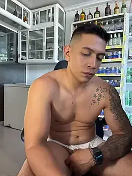 Stripchat Free Porn Cam of OliverWest04