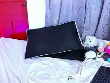 Stripchat Sex Cam of Raven_Day_