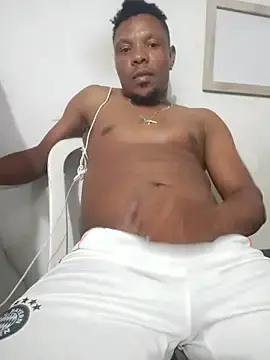 Stripchat Free Porn Cam of hugo3918_