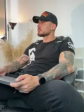 Stripchat Free Porn Cam of DimitriSullivan_
