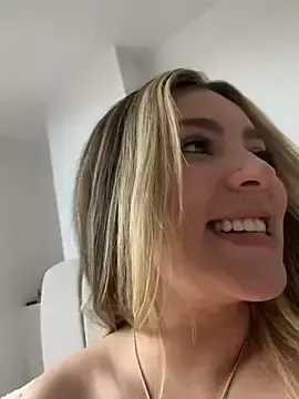 Stripchat Live Porn of Cloee_Rainbow1