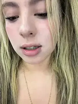 Stripchat Best live sex cam show of Cloee_Rainbow1