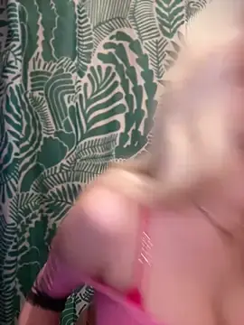 Stripchat Free Porn Cam of LaraHollywood