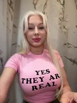 Stripchat Nude Webcam of LaraHollywood
