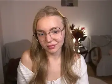 Stripchat Free Porn Cam of Emilyemmi