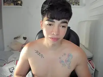 Stripchat Best live sex cam show of santy7v7