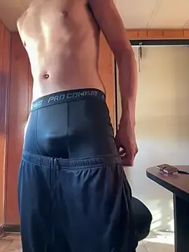 Stripchat Free Porn Cam of Guillermo618
