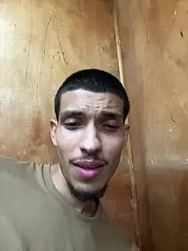 Stripchat Live Sex Cam of Guillermo618