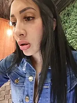 Stripchat Free Porn Cam of Isabellitasexi38