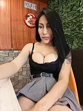 Stripchat Live Sex Cam of Isabellitasexi38