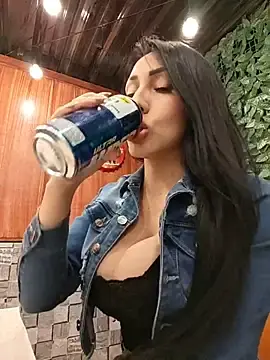 Stripchat Free Porn Cam of Isabellitasexi38