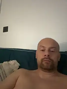 Stripchat Free Porn Cam of NakedAndrewHot